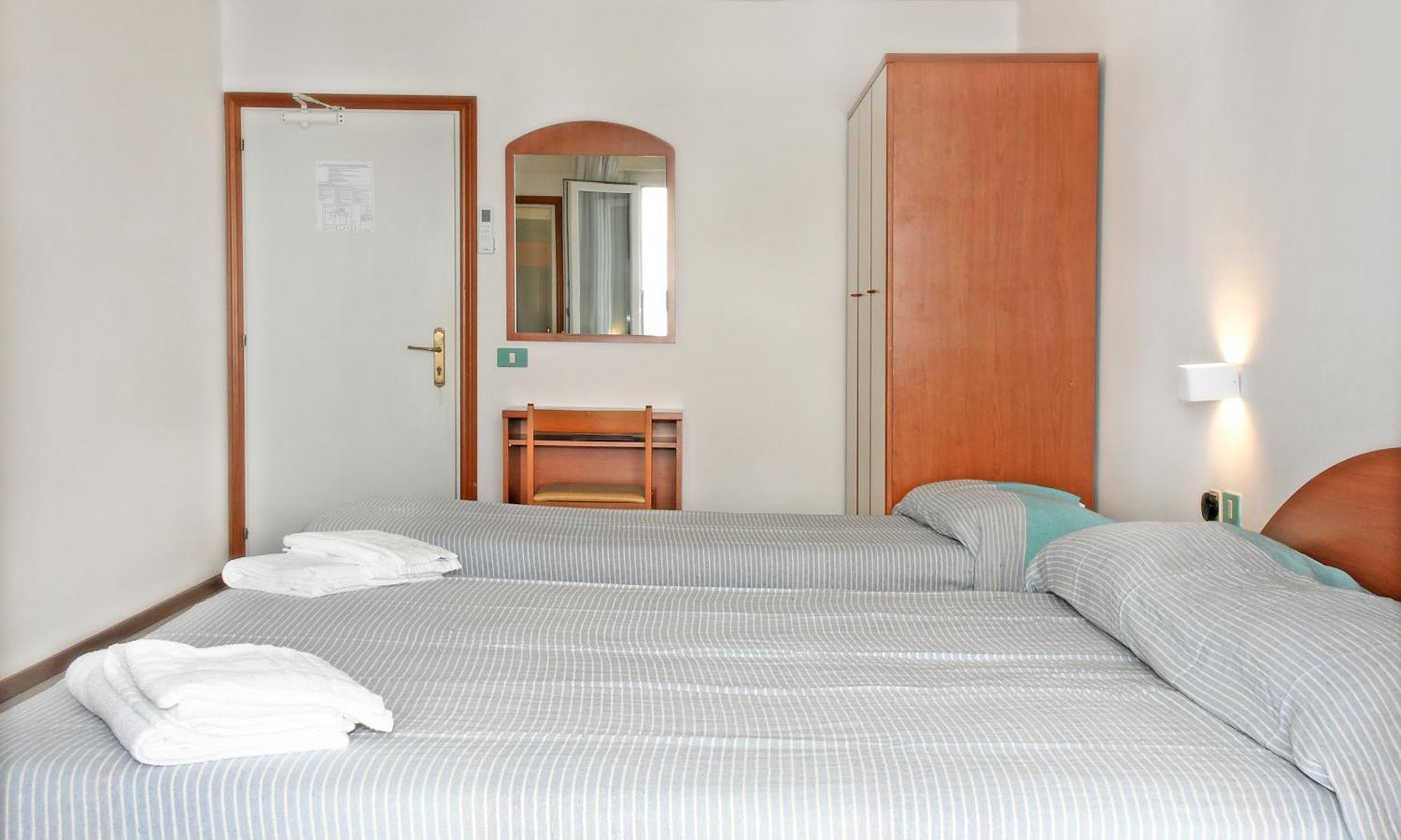 Hotel Exclusive In Pieno Centro - Nuova Gestione 2025 Riccione Exteriör bild